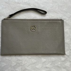 Authentic- Michael Kors Wristlet